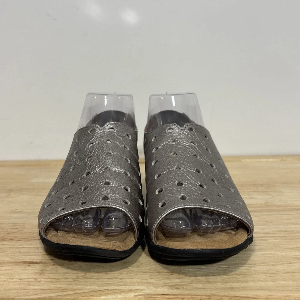 Comfortiva Petal Sandals 7.5‎ W Wide Silver Metallic Perforated Leather Wedge